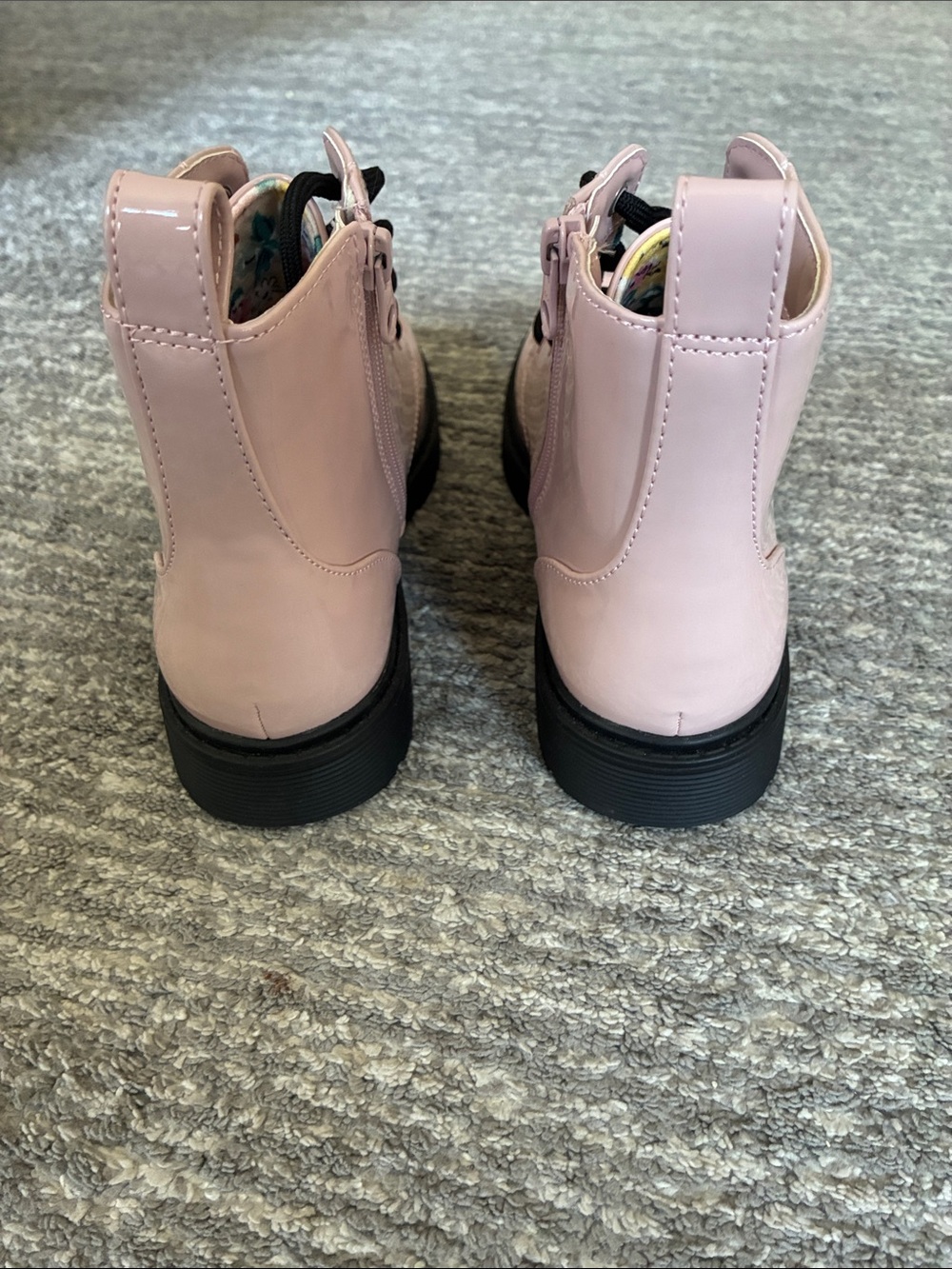 Art Class Boots Girls Sz 4 Pink patten leather boots with black laces Blk /Soles - Picture 4 of 5
